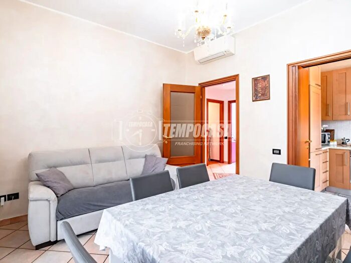 Appartamento trilocale in vendita in Viale Giornate, Caronno Pertusella