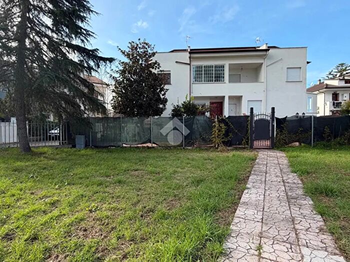Casa con 5 locali in vendita in Via Ambrifi, Latina