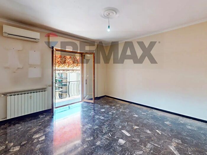 Appartamento trilocale in vendita in Via Bolzaneto, Genova