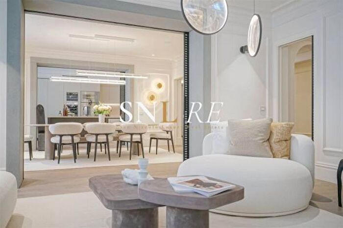 Appartamento con 6 locali in vendita in Lungarno Amerigo Vespucci, Firenze