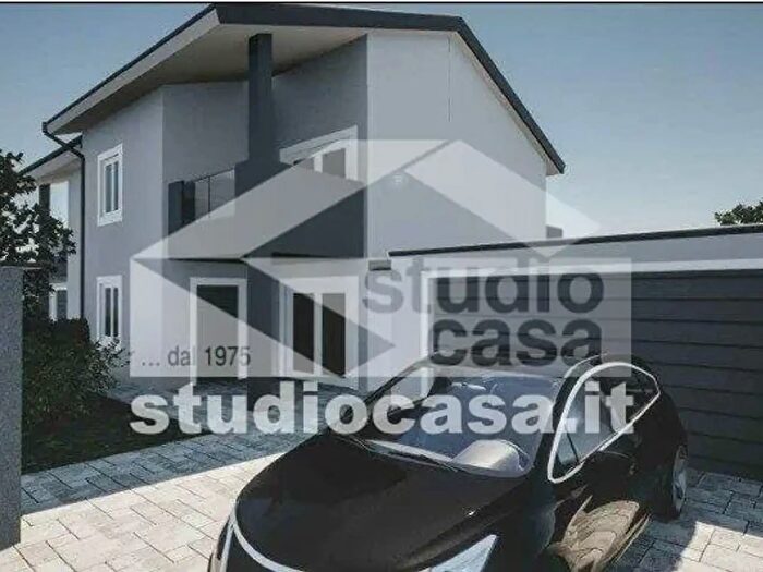 Casa quadrilocale in vendita in Via XXV Aprile, Torrevecchia Pia