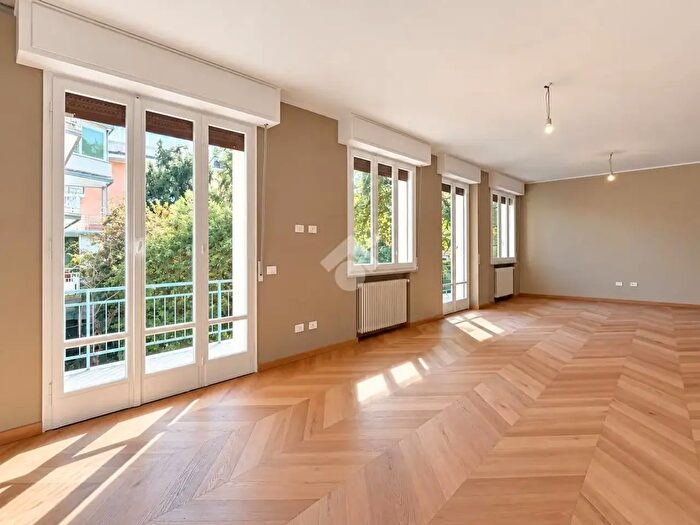 Appartamento quadrilocale in affitto in Viale Solferino, Parma