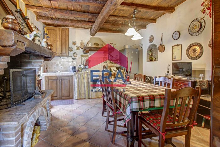 Casa bilocale in vendita in Via Vittorio Emanuele III, Soriano Nel Cimino