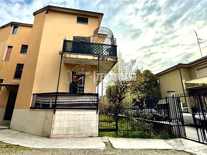 Appartamento bilocale in vendita in Via Trieste, Cologno Monzese