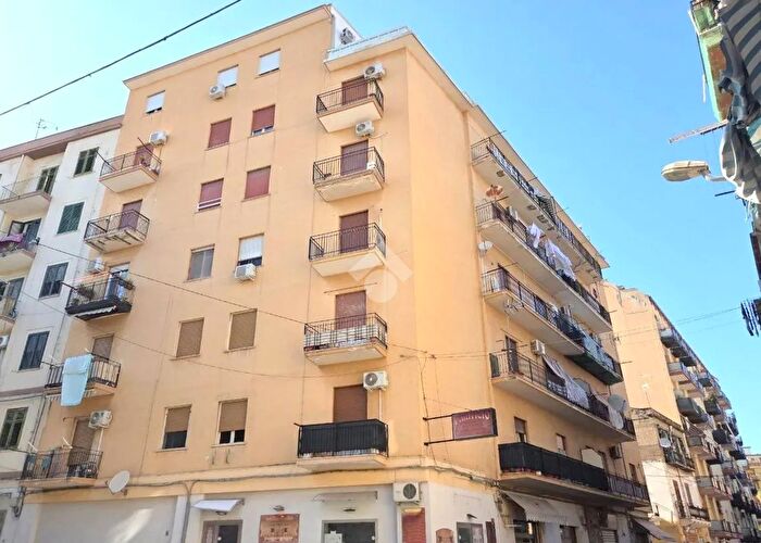 Appartamento quadrilocale in vendita in Via Ruggerone da Palermo, Palermo