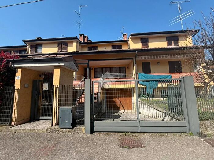 Casa quadrilocale in vendita in Via Kennedy, Bereguardo