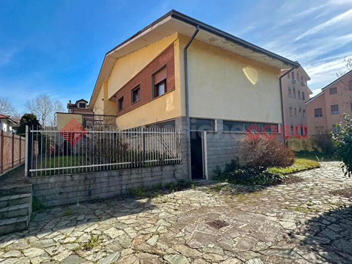 Case in Vendita e in Affitto - 2