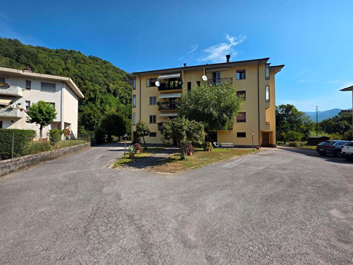 Appartamento con 5 locali in vendita in Via Pscoli, Castelnuovo Di Garfagnana