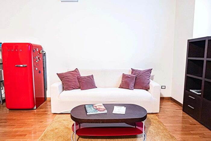 Appartamento monolocale in affitto in Via Tortona, Milano