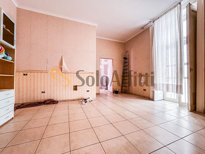 Appartamento trilocale in affitto in Piazza Dante, Napoli