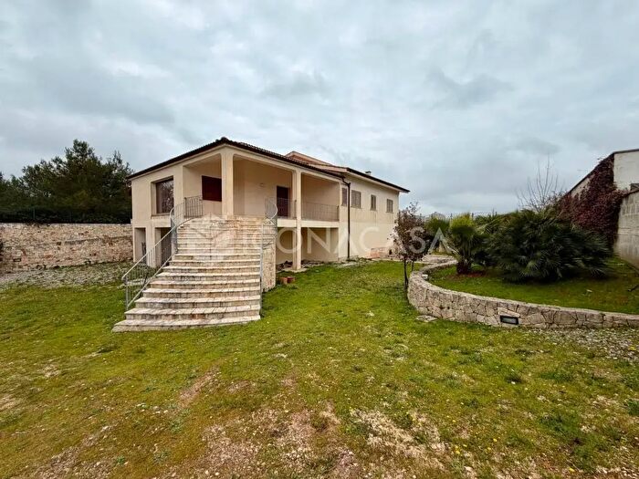 Appartamento con 5 locali in vendita in Strada Provinciale SNC, Ostuni