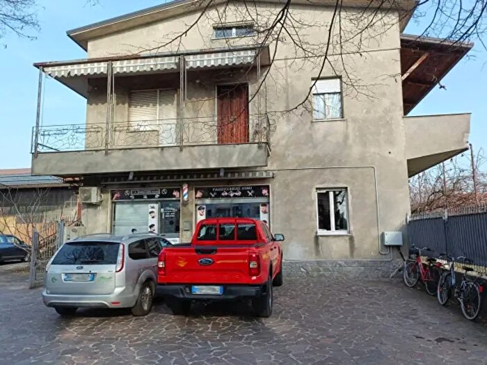 Casa con 6 locali in vendita in Via Roma, Terno D'Isola