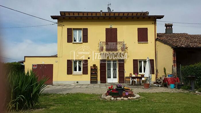 Casa quadrilocale in vendita in Via Romesino, Albinea