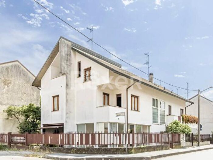 Casa con 5 locali in vendita in Via Ronchi, Legnano