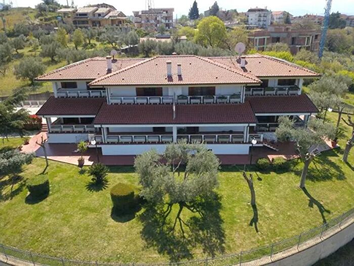 Casa con 16 locali in vendita in Via a De Gasperi Loc Capitano Castiglione Cosentino, Castiglione DAdda