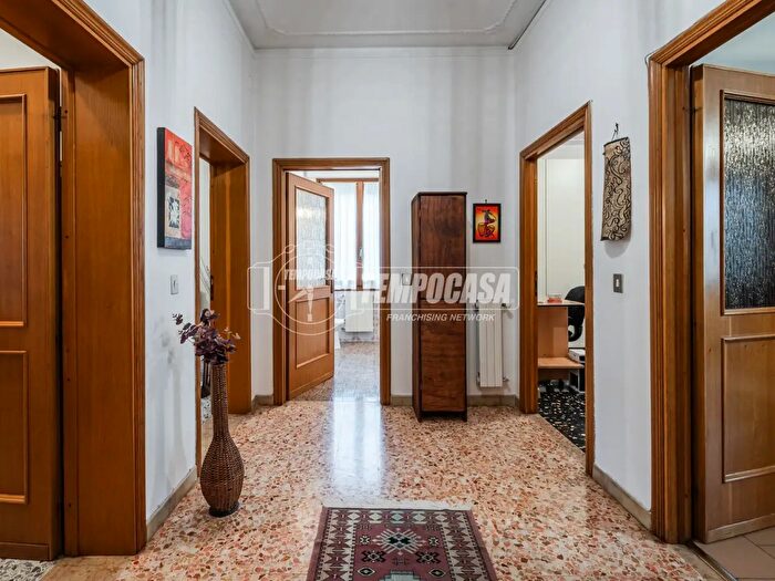 Appartamento trilocale in vendita in Via San Martino, Correggio