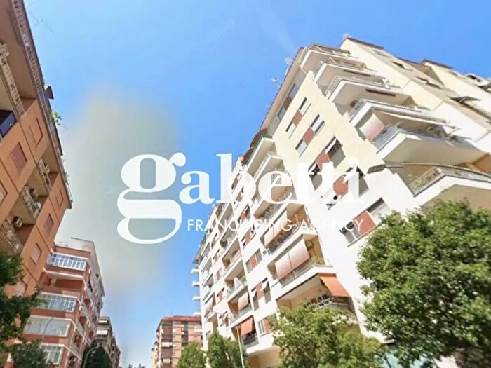Appartamento trilocale in vendita in Via Anagni, Roma