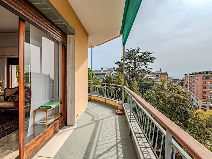 Appartamento con 8 locali in vendita in Via dei Tassorelli, Genova