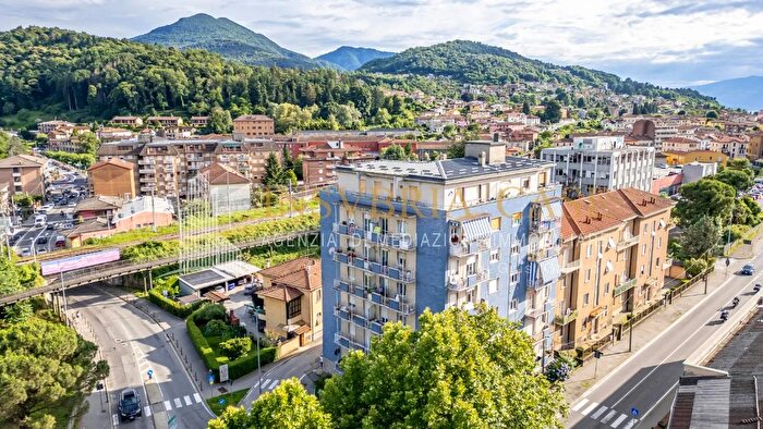 Appartamento trilocale in vendita in Luino