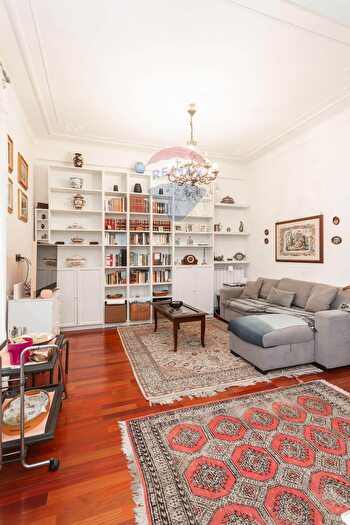 Appartamento con 6 locali in vendita in Genova