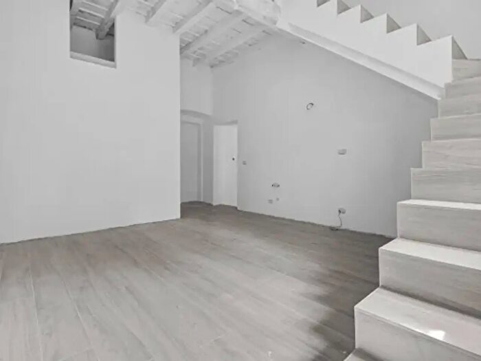 Casa trilocale in vendita in Via Novembre, Besana In Brianza
