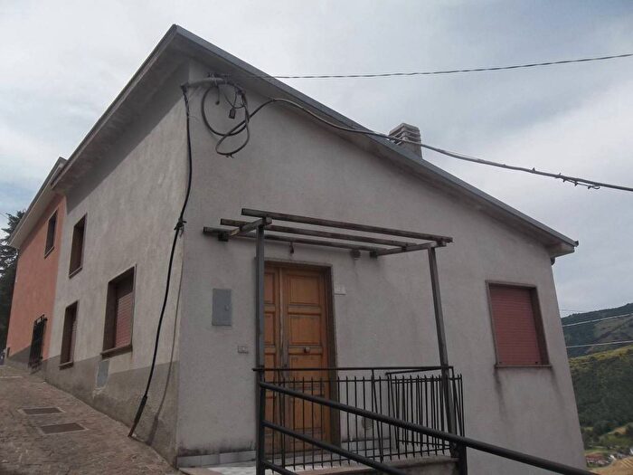 Casa bilocale in affitto in Via Santa Lucia, Centro, Marsico Nuovo