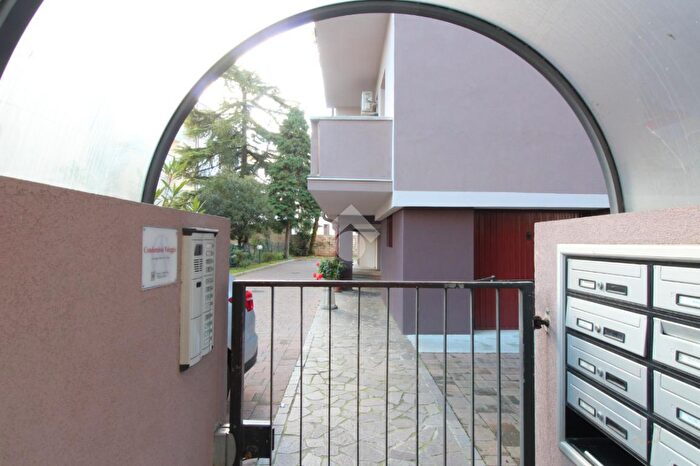 Appartamento trilocale in vendita in Via Valeggio sul Mincio, Vicenza