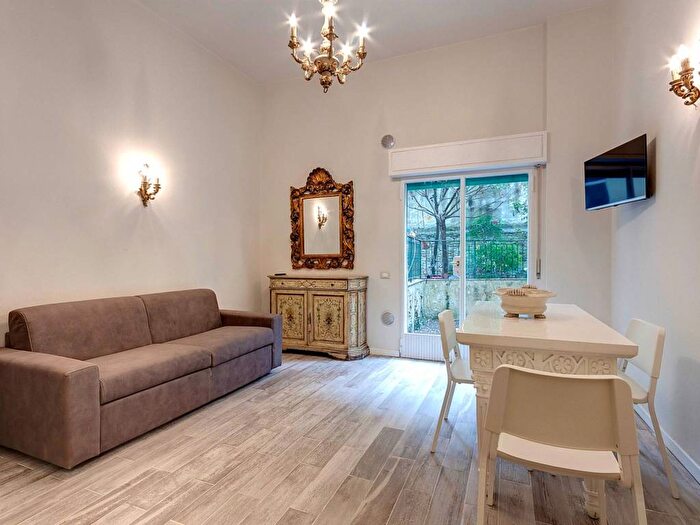 Appartamento trilocale in affitto in Via Giuseppe La Farina, Mazzini Oberdan, Firenze