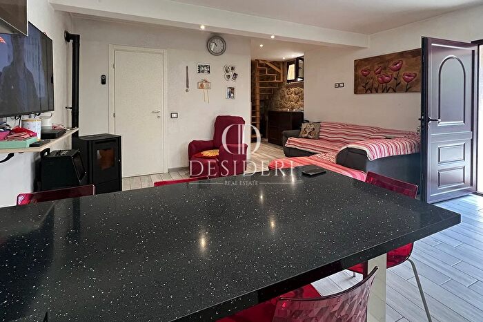 Casa quadrilocale in vendita in Via della Fonte Roccastrada, Roccastrada