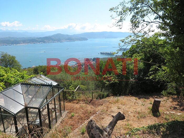 Casa quadrilocale in vendita in Via Salita al Piano, La Spezia