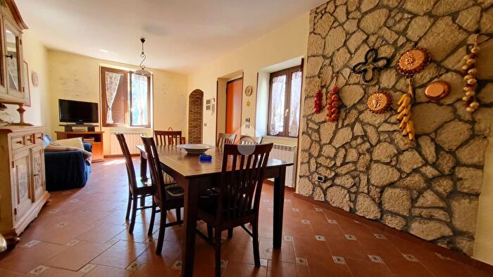 Appartamento trilocale in vendita in Via Pincera, SantAgata De Goti