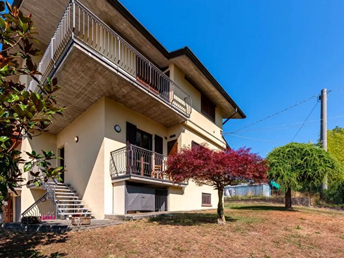 Appartamento quadrilocale in vendita in Via Bruntino Alto, Villa D'Alme'