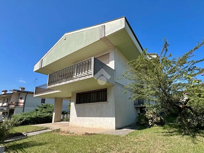 Casa con 6 locali in vendita in Via Pian del Carpine, Castelfranco Veneto