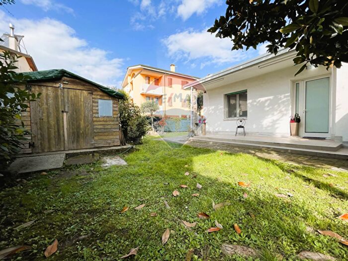 Casa quadrilocale in vendita in Via Mezzavia, Montegrotto Terme