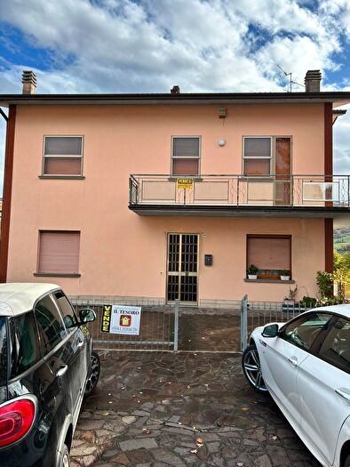 Casa con 7 locali in vendita in Via XXIV Maggio, Novafeltria