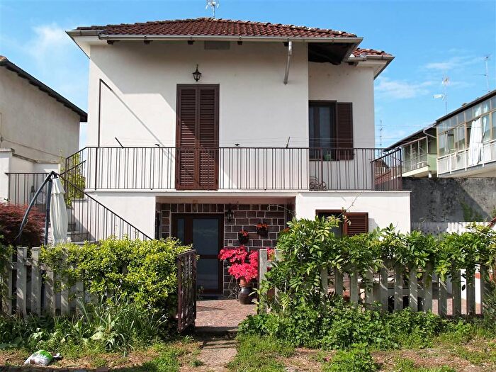 Casa quadrilocale in vendita in Via Chisimaio, Vercelli