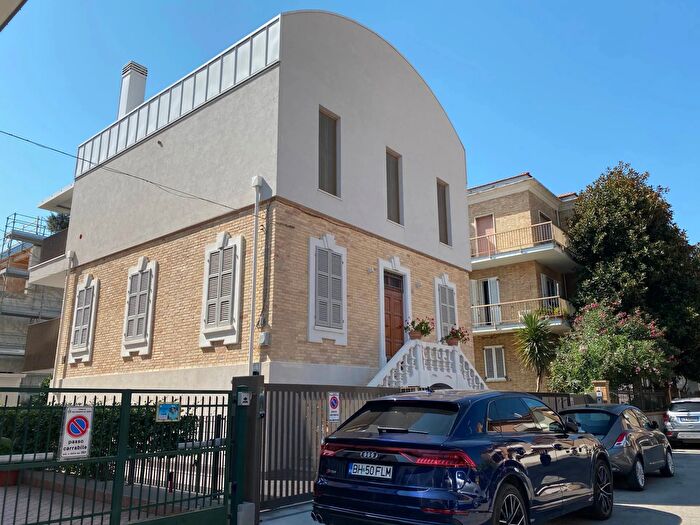 Casa con 10 locali in vendita in Zona Centrale, San Benedetto Del Tronto