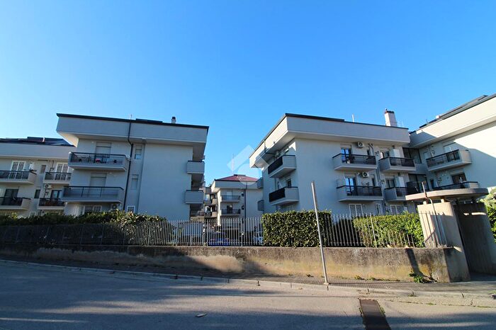 Appartamento con 5 locali in vendita in Via De Angelis, Casagiove