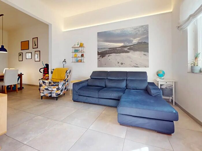 Casa con 8 locali in vendita in Viareggio
