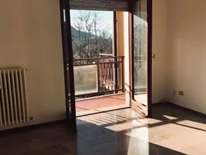 Appartamento trilocale in affitto in Via Rio Torto, Valmadrera