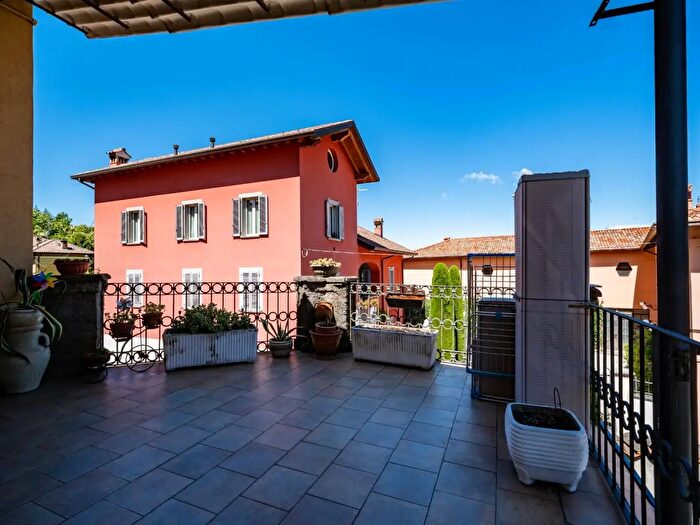 Appartamento trilocale in vendita in Via Lecco, Castello Di Brianza