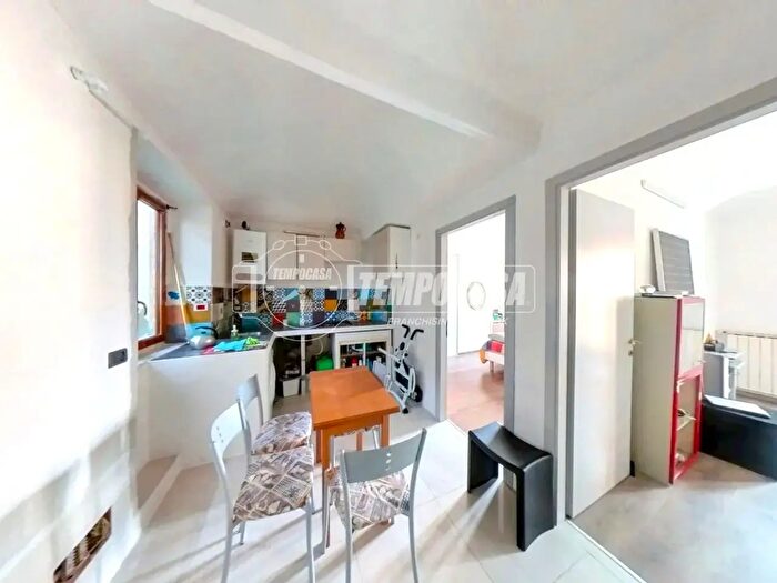 Appartamento trilocale in vendita in Via Sesia, Torino