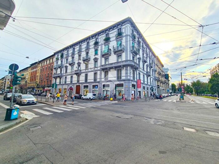 Appartamento trilocale in affitto in Via Carlo Farini, Farini, Milano