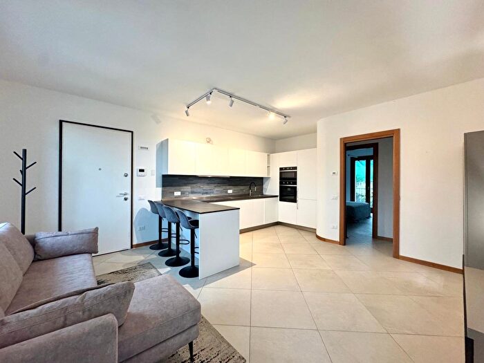 Appartamento trilocale in vendita in Via Marconi, Lugo Di Vicenza