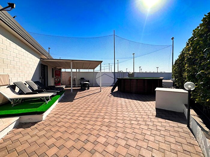 Casa con 7 locali in vendita in Contrada Bissanti, Manfredonia