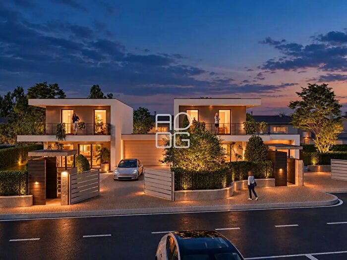 Casa con 6 locali in vendita in Desenzano Del Garda
