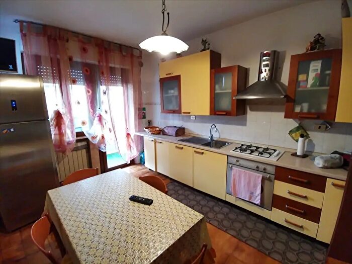 Appartamento con 5 locali in vendita in Via degli Ernici, Chieti