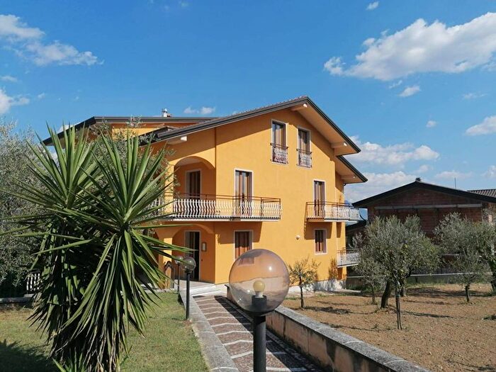 Appartamento con 6 locali in affitto in via breccelle, Capriglia Irpina