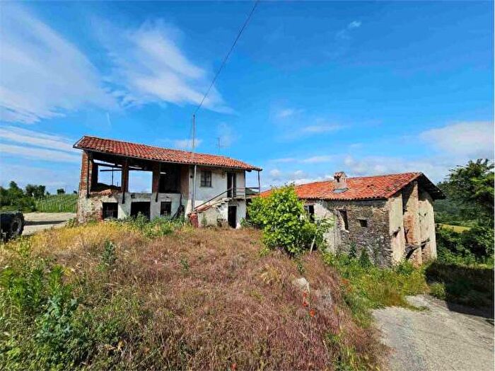 Casa con 6 locali in vendita in Murazzano