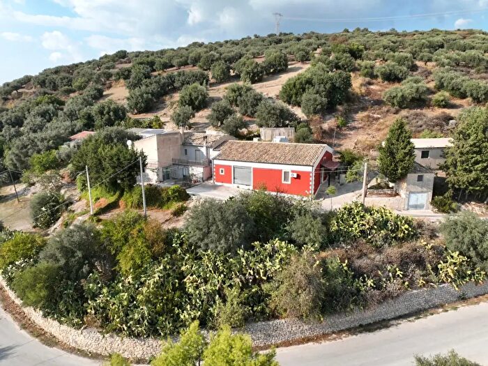 Casa bilocale in vendita in Strada Provinciale Palazzolo Giarratana, Siracusa